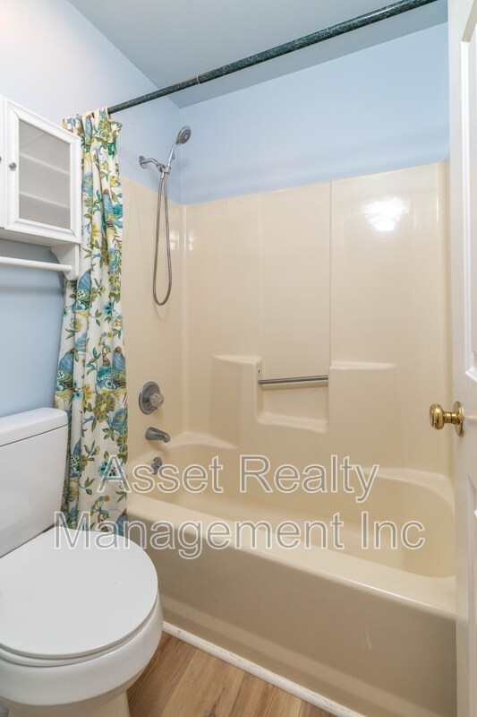 Building Photo - 136 Durwood Rd