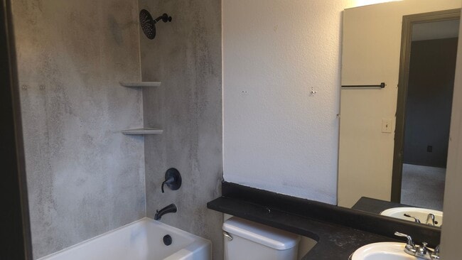 Building Photo - Tri-level home near Ft. Carson!!!