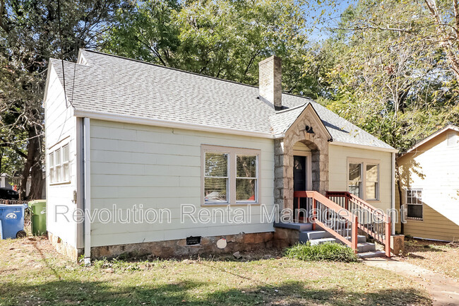 Building Photo - 371 Haas Ave SE