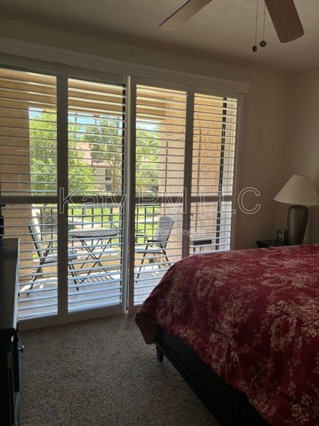 Building Photo - 9708 E Vía Linda