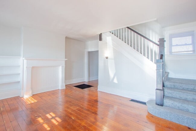 Building Photo - Wonderful Updated TownHouse in the Heart of Middletown - On Main St