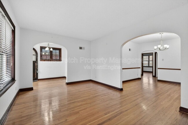 Building Photo - 3155 Hampton Ave