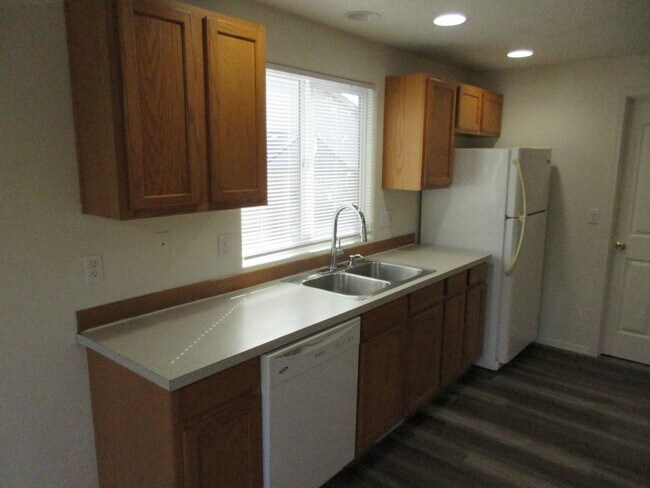 Building Photo - 4523 Wildcherry Dr SE