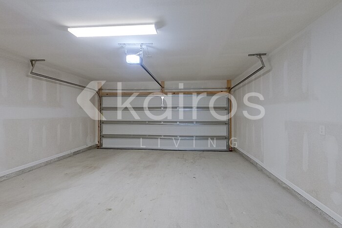 Building Photo - 402 Mango Dr