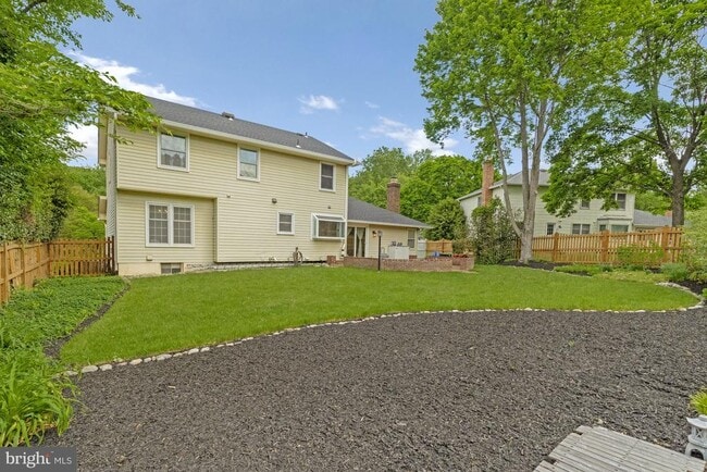Building Photo - 2689 Glencroft Rd