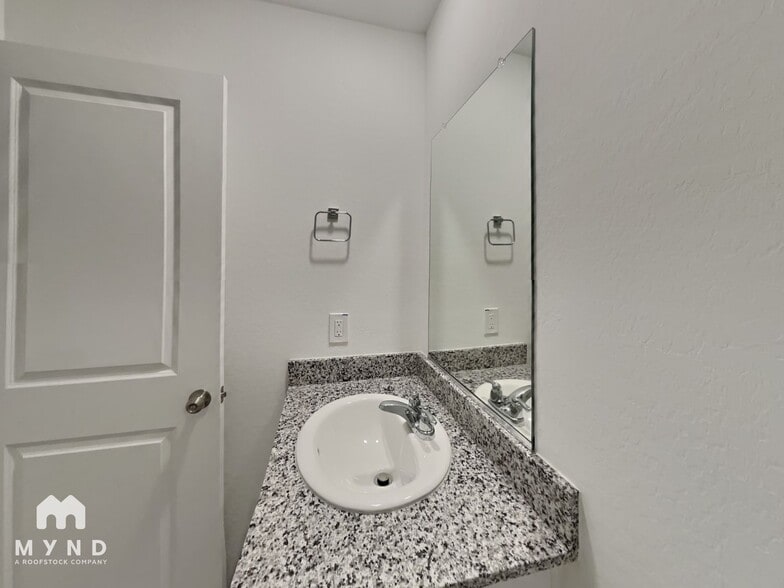 Building Photo - 9770 W Heather Dr