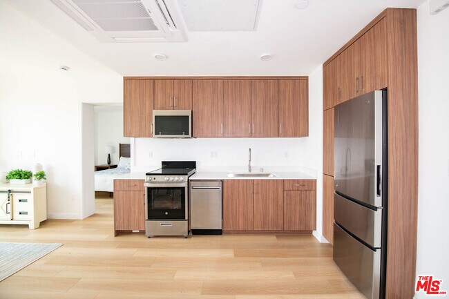 Building Photo - 2853 West Blvd