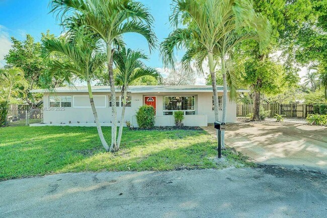 Building Photo - 2440 SW 5th Pl