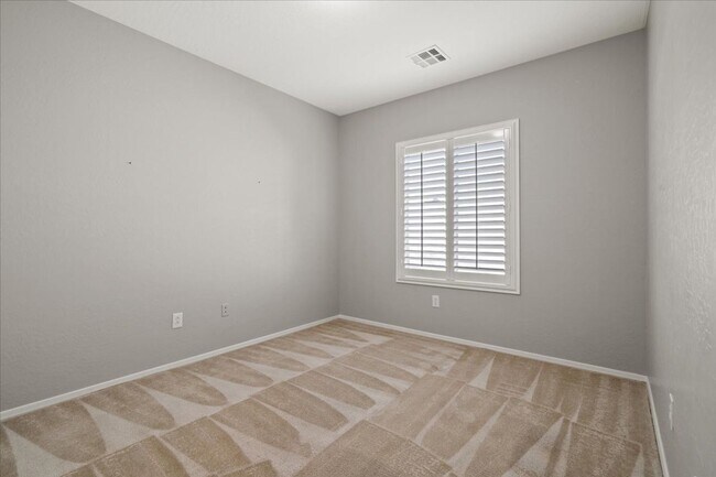 Building Photo - Lovely Home