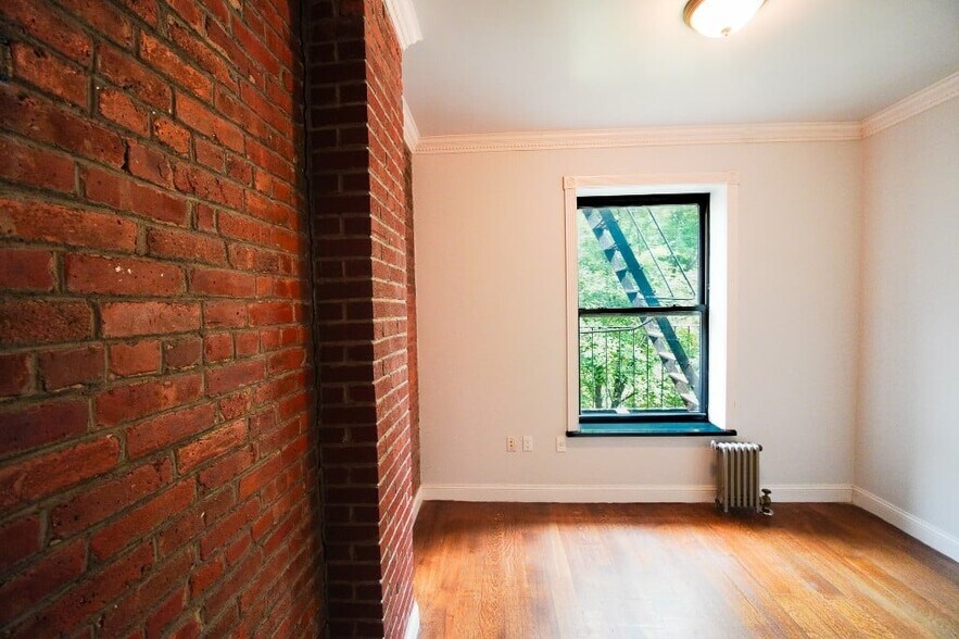 Building Photo - 9 W 103rd St