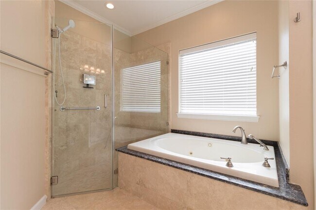 Building Photo - 4607 Breezy Point Dr