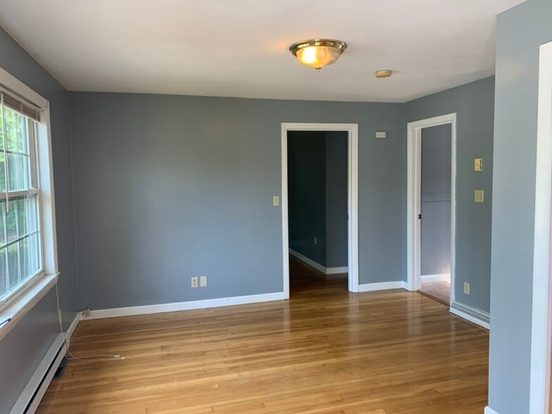 Building Photo - 33 Hartwell Ave