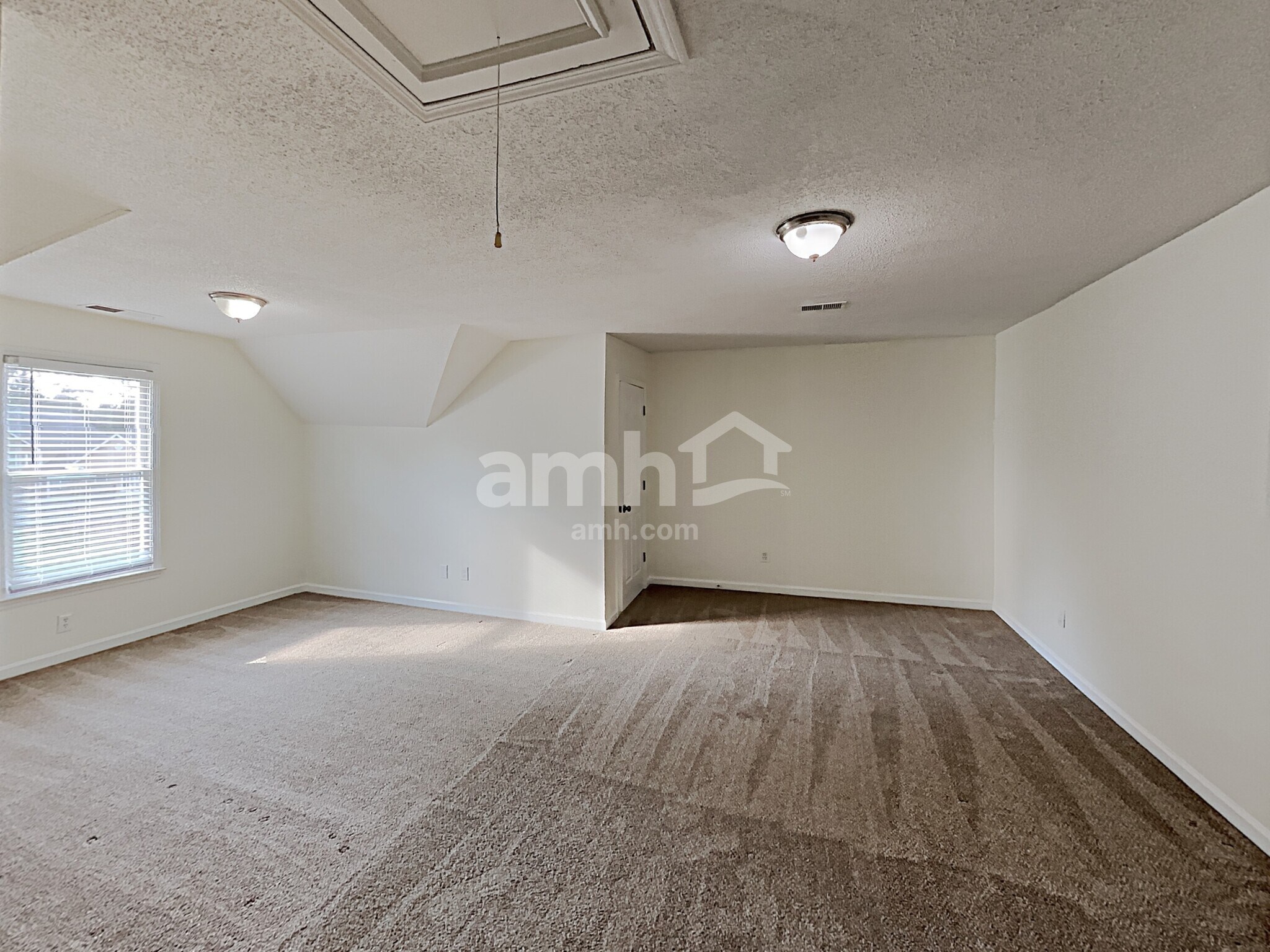 Building Photo - 1121 Lauren Way