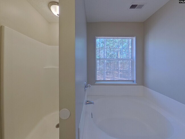 Building Photo - 172 Cherry Grove Dr