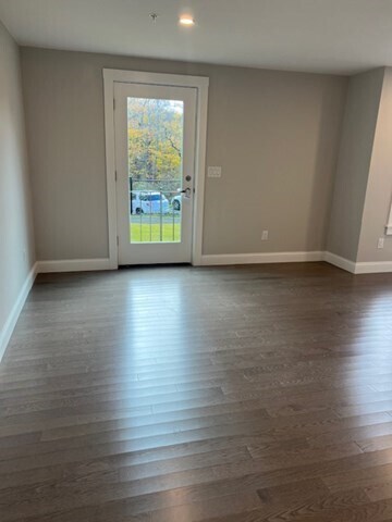 Building Photo - 328 Bank