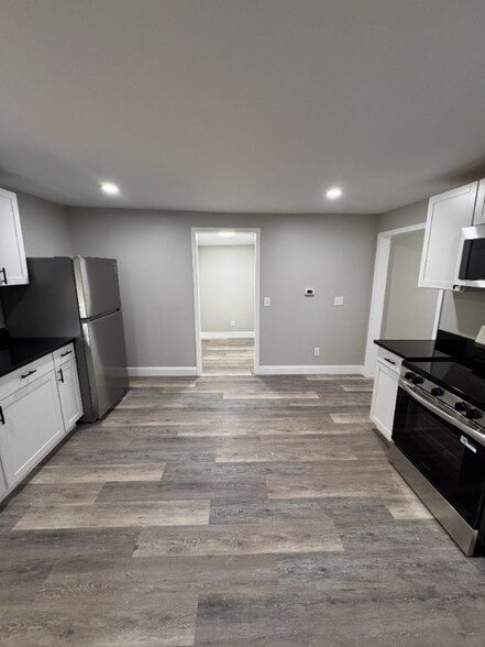 Building Photo - 296 Summer St