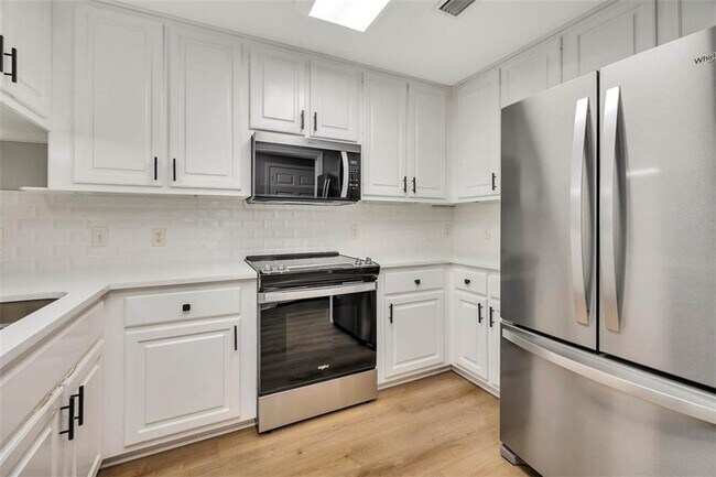 Building Photo - 200 Salt Air Dr