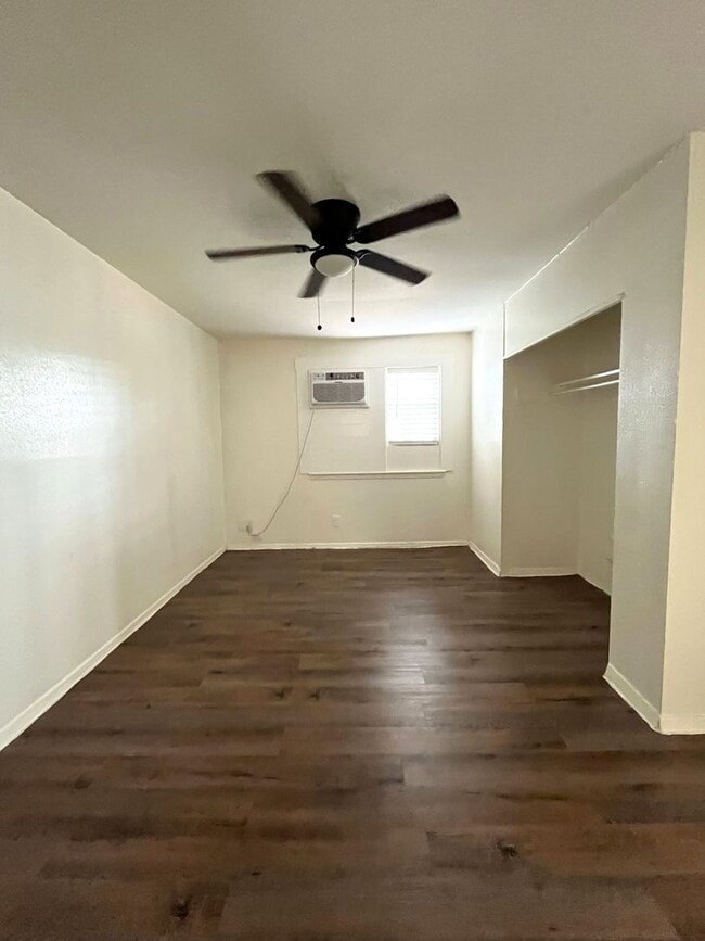 Building Photo - 7115 Glen Terrace