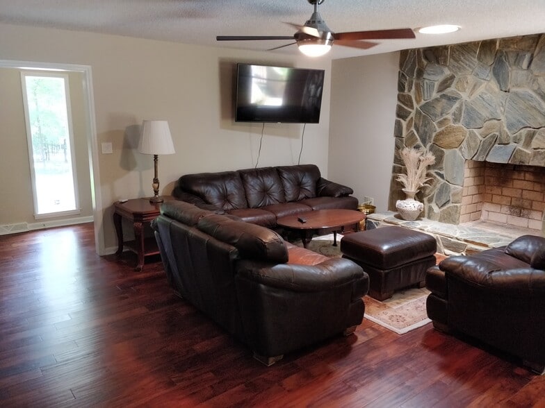 Building Photo - 2320 Carson Drive