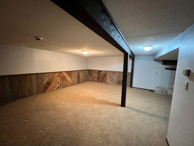 Building Photo - 3 Bedroom with Basement in Amanda Arnold School District