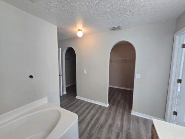 Building Photo - 405 Brooklet Cir
