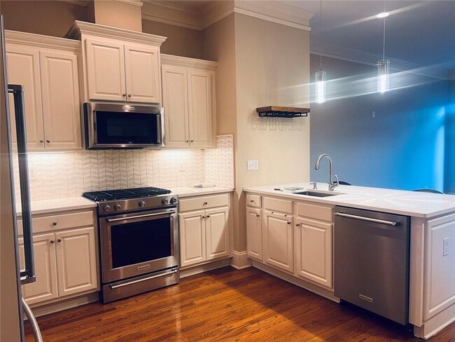 Building Photo - 144 W Ridge Way