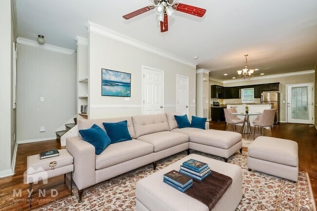 Building Photo - 1575 Laurel Park Cir