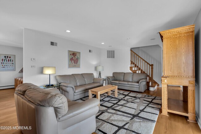 Building Photo - 913 N Ocean Ave