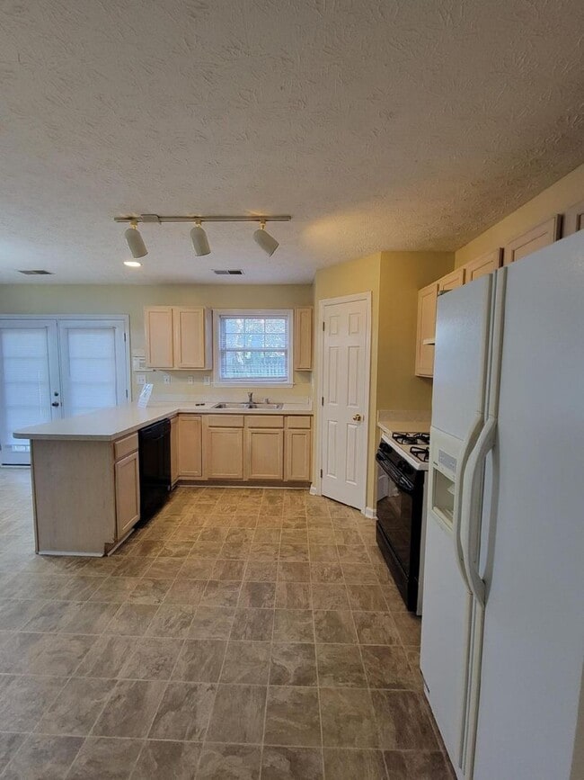 Building Photo - Elevate Your Lifestyle with this Beautiful 3 Bedroom, 2 bath Home