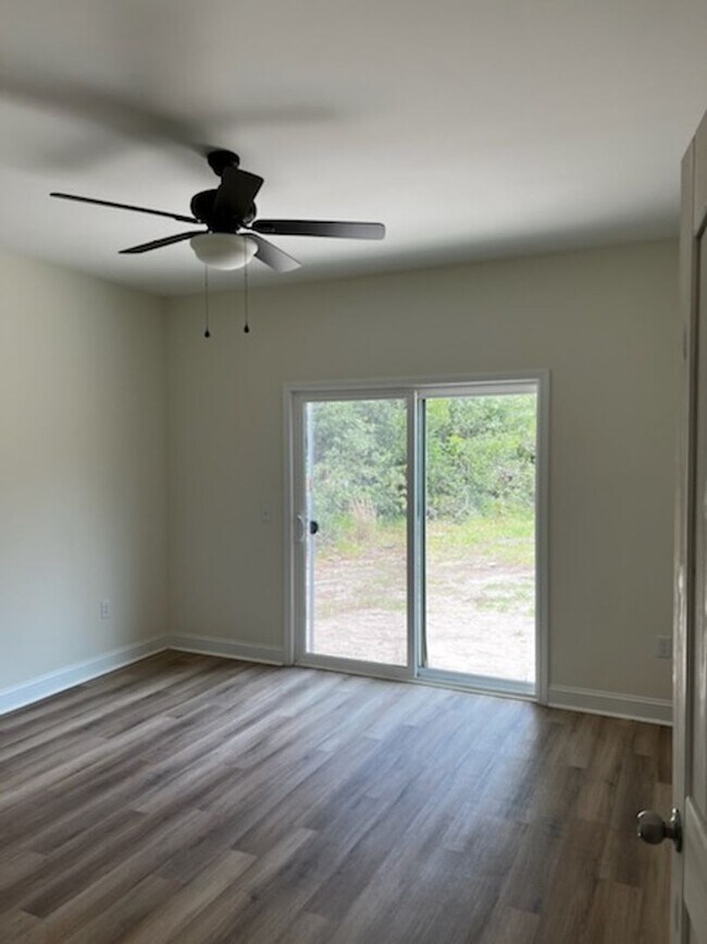 Building Photo - Brand New 3 Bedroom, 2 Bathroom Duplex in ...
