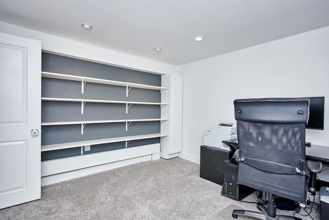 Building Photo - Long Realty & Property Management - Lovely Park Hill Home