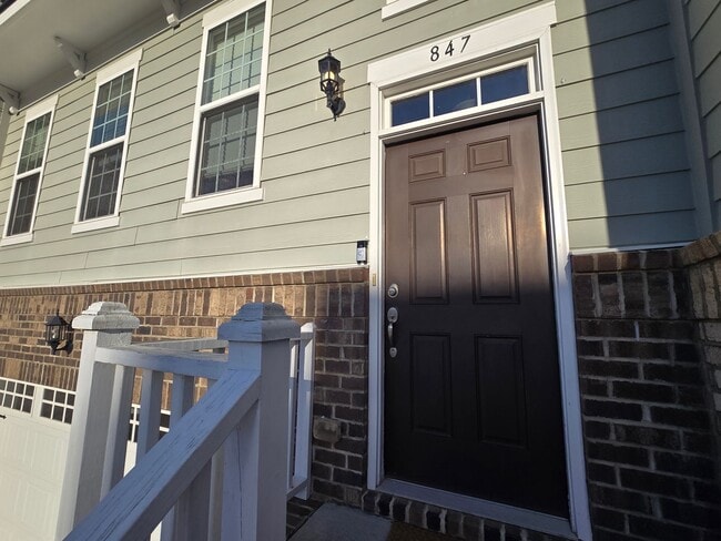 Building Photo - 4BR/3.5BA with 2-Car Garage! Available February 2026