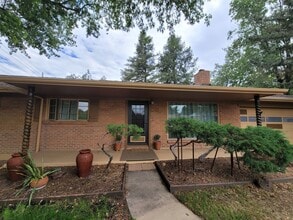 Building Photo - 1201 Parkview Blvd