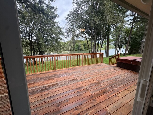 Building Photo - River Front Property