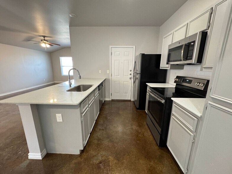 Building Photo - 208 Lowes Blvd