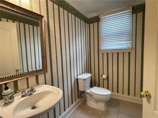 Building Photo - 245 Gladeside Path