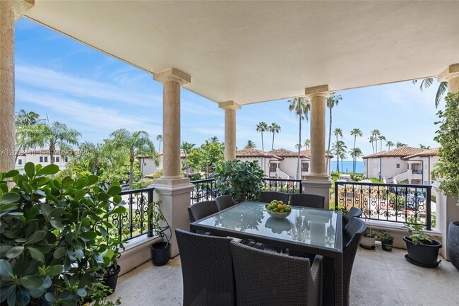 Building Photo - 19122 Fisher Island Dr
