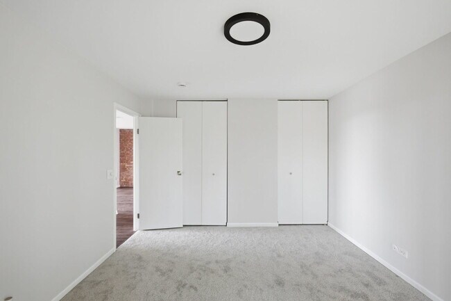 Building Photo - 5950 Oakwood Dr