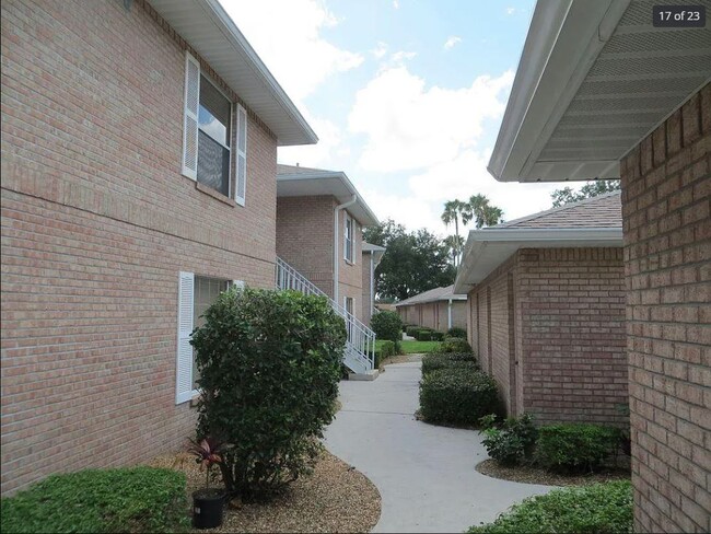 Building Photo - 6750 Lone Oak Blvd