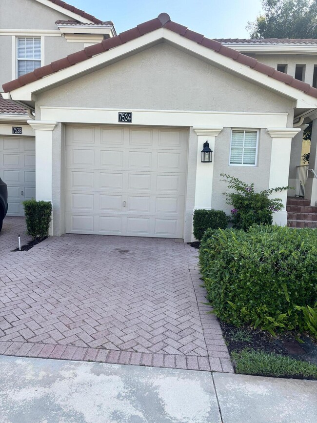 Building Photo - 7534 SW Herrington Ln