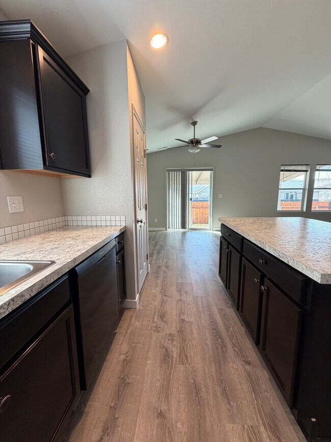 Building Photo - Beautiful 3 bed 2 bath home with flex room in Nampa just off Ustic and Middleton