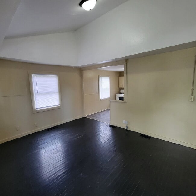 Building Photo - Garage and double lot!