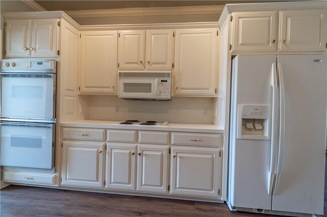 Building Photo - 1508 N Arthurs Ct
