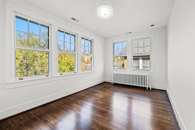 Building Photo - 2814 Bellevue Terrace NW