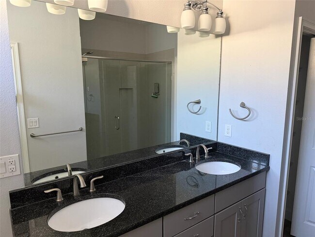 Building Photo - 2503 NE 33rd Ct