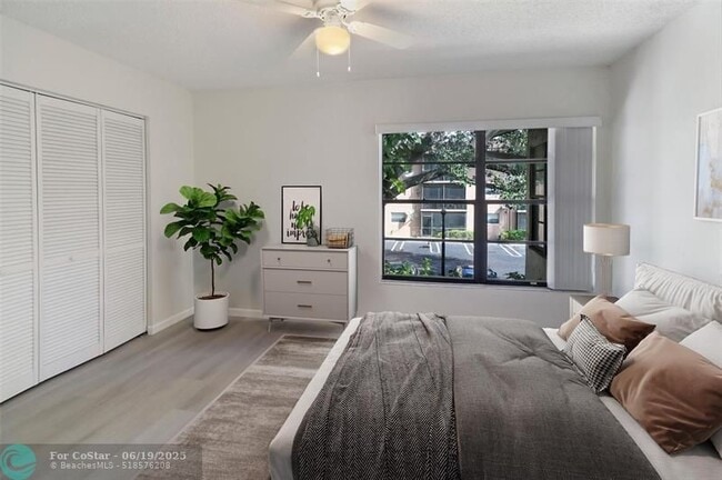 Building Photo - 2590 Coral Springs Dr
