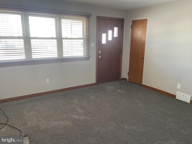 Building Photo - 5017 Mauretania Ave