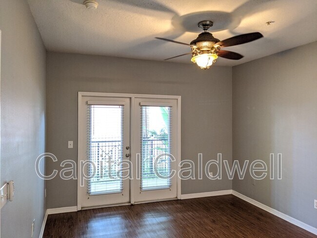 Building Photo - 1910 E Palm Ave