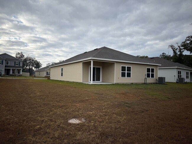 Building Photo - 4 Bedroom 2 Bath Convenient to Everything