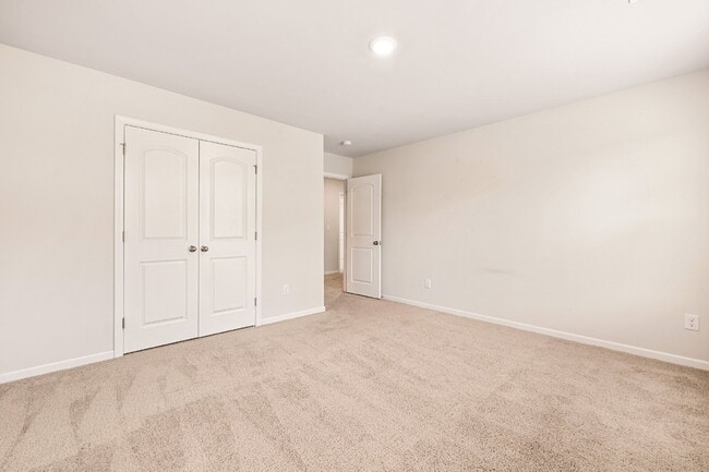 Building Photo - MOVE IN SPECIAL $600 off First Month!!!! Spacious 4-Bedroom Gem with 2.5 Baths –2216 Sussex Road ...